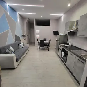 Nyaraló Manthy Posizione, Bari